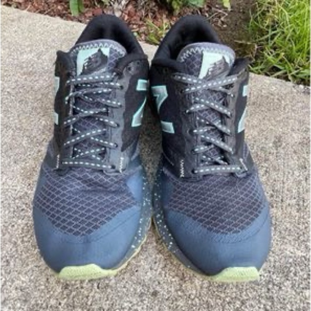 Womens New Balance Trail Shoes Size 6 - Picture 2 of 6